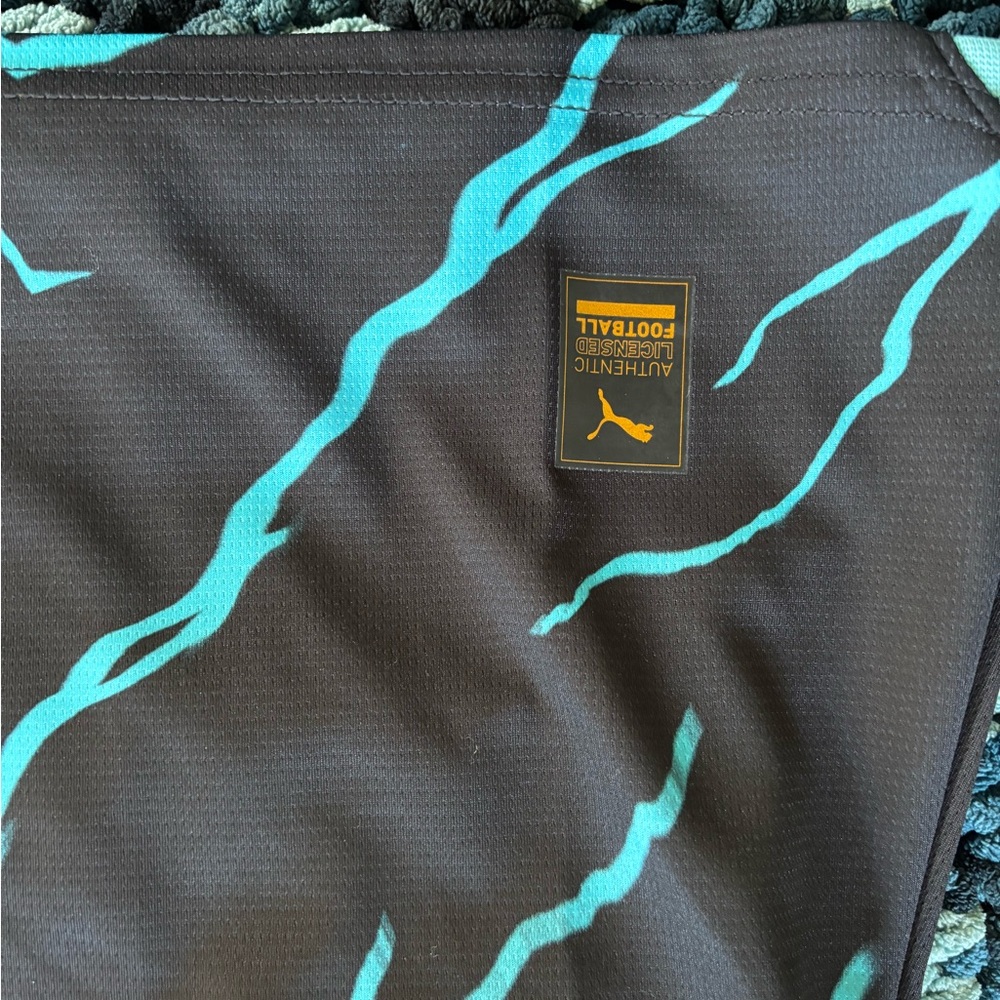 Puma Black and Teal Graphic Jersey - Picture 2 of 4
